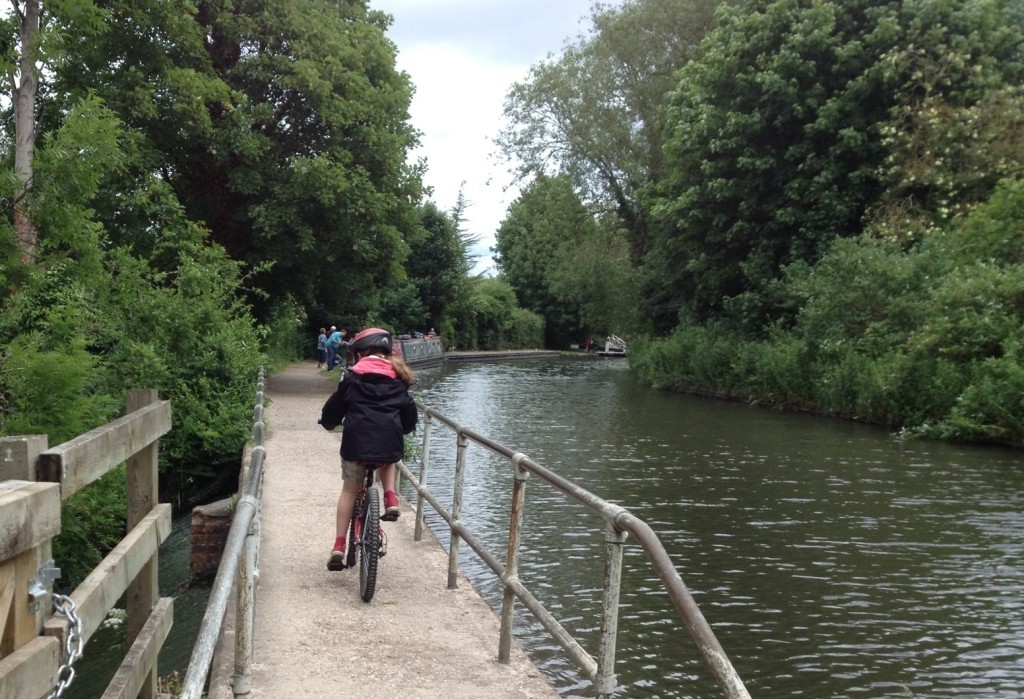 Cycling out of Newbury on the Kennet and Avon canal cycle path